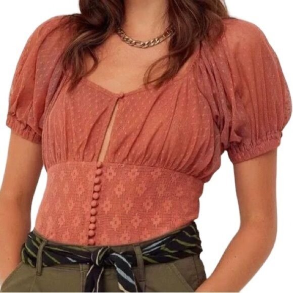 Free People Heartstrings Lace Crop Top With Puff Sleeve in Rose Size Large NWT - Picture 2 of 11